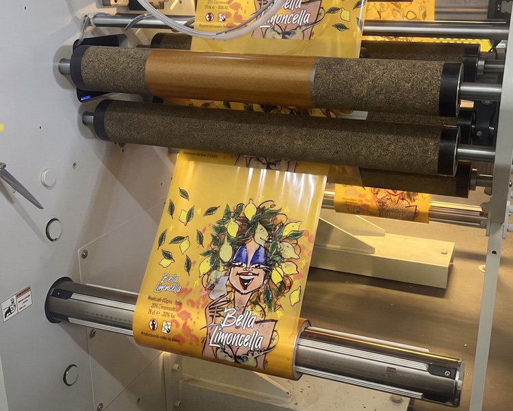 Bella Limoncella sleeves op de productielijn