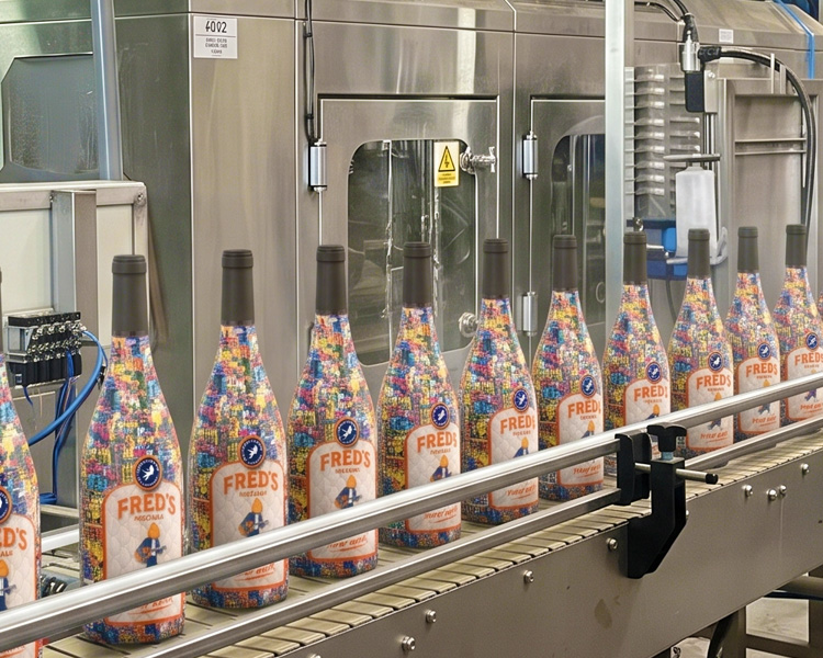 Fred's flessen op de productielijn