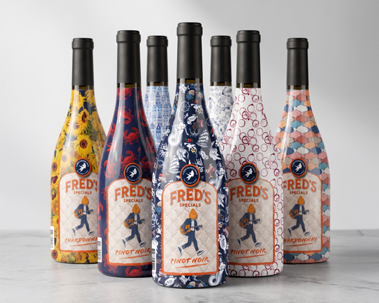 Fred's Specials wijnflessen met illustratieve sleeves